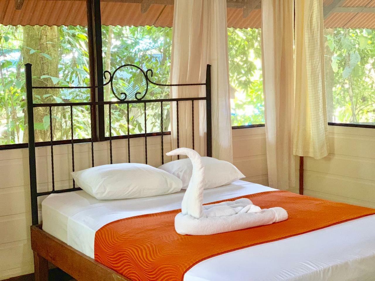 טורטוגוארו Rana Roja Lodge מראה חיצוני תמונה